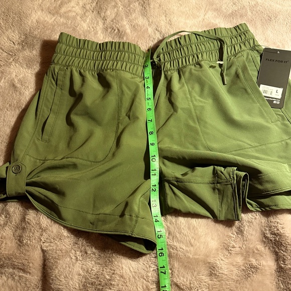 🏝️🩵90’ DEGREES SZL OLIVE GREEN SILK SHORTS NEVER WORN BRAND NEW - Picture 3 of 5